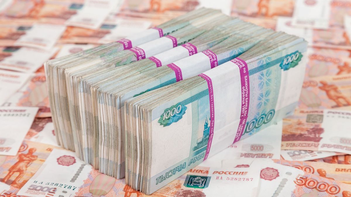 Ruskému dělníkovi přišly na účet i výplaty 34 kolegů, odmítá je vrátit